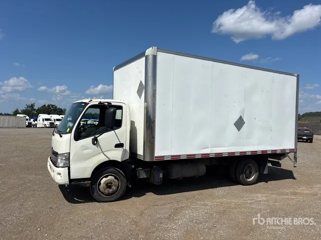 2015 Hino 195 4x2 Van Truck