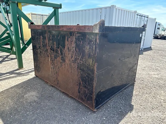 8 ft x 6 ft 7 in x 5 ft 7 in (H) Metal Bin