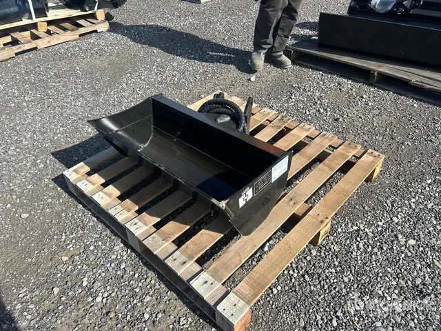 2026 GIYI GY-D3T 32 in Hydraulic Tilting Excavator Bucket (Unused)
