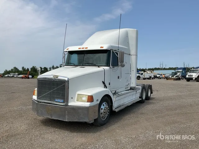 1995 White GMC WG 6x4 T/A Sleeper Truck Tractor