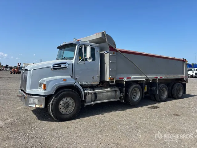 2016 Western Star 4700SB 8x4 Tri/A Dump Truck