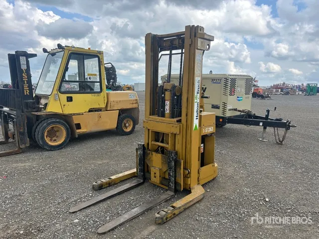 1984 Yale ME030LAN12CT083 3000 lb Electric Stacker