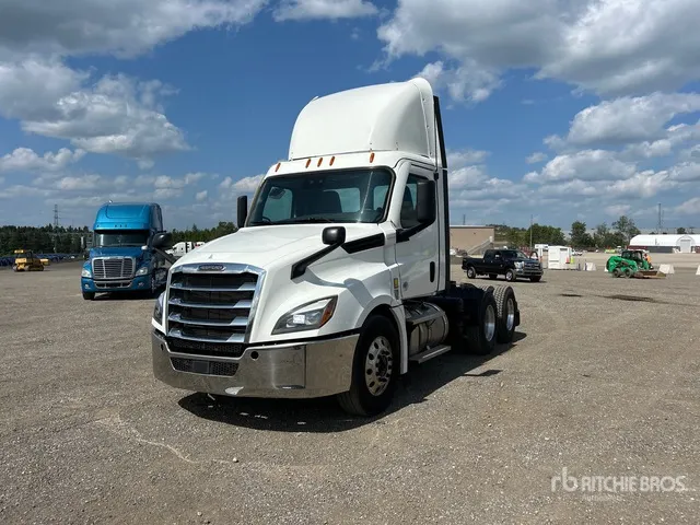 2023 Freightliner Cascadia 126 6x4 T/A Day Cab Truck Tractor