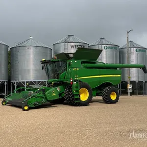 2017 John Deere S680 Combine Harvester