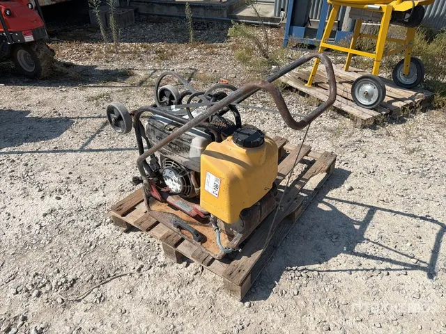 2004 Dynapac LF90 Vibratory Plate Compactor