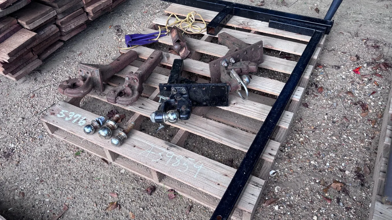 VARIOUS TRAILER HITCHES AND BALL SIZES
