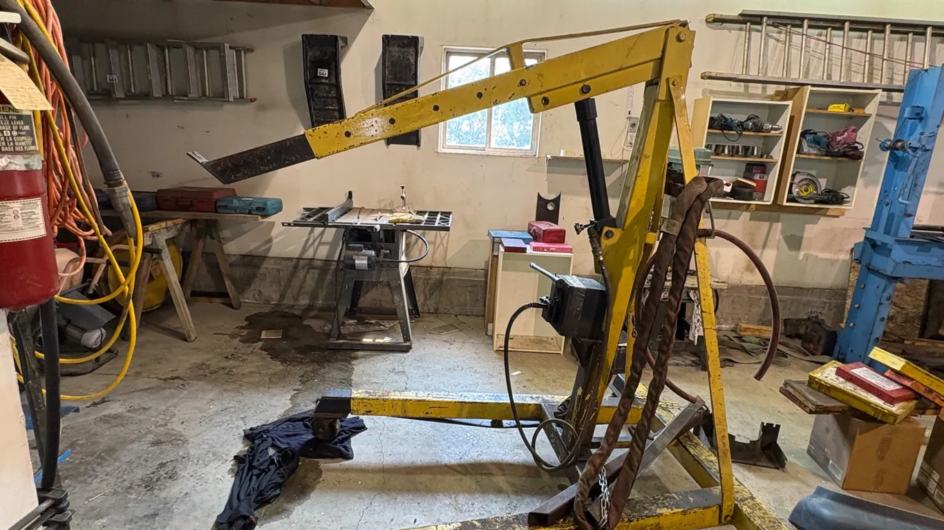 HEAVY-DUTY HYDRAULIC ENGINE HOIST / SHOP CRANE