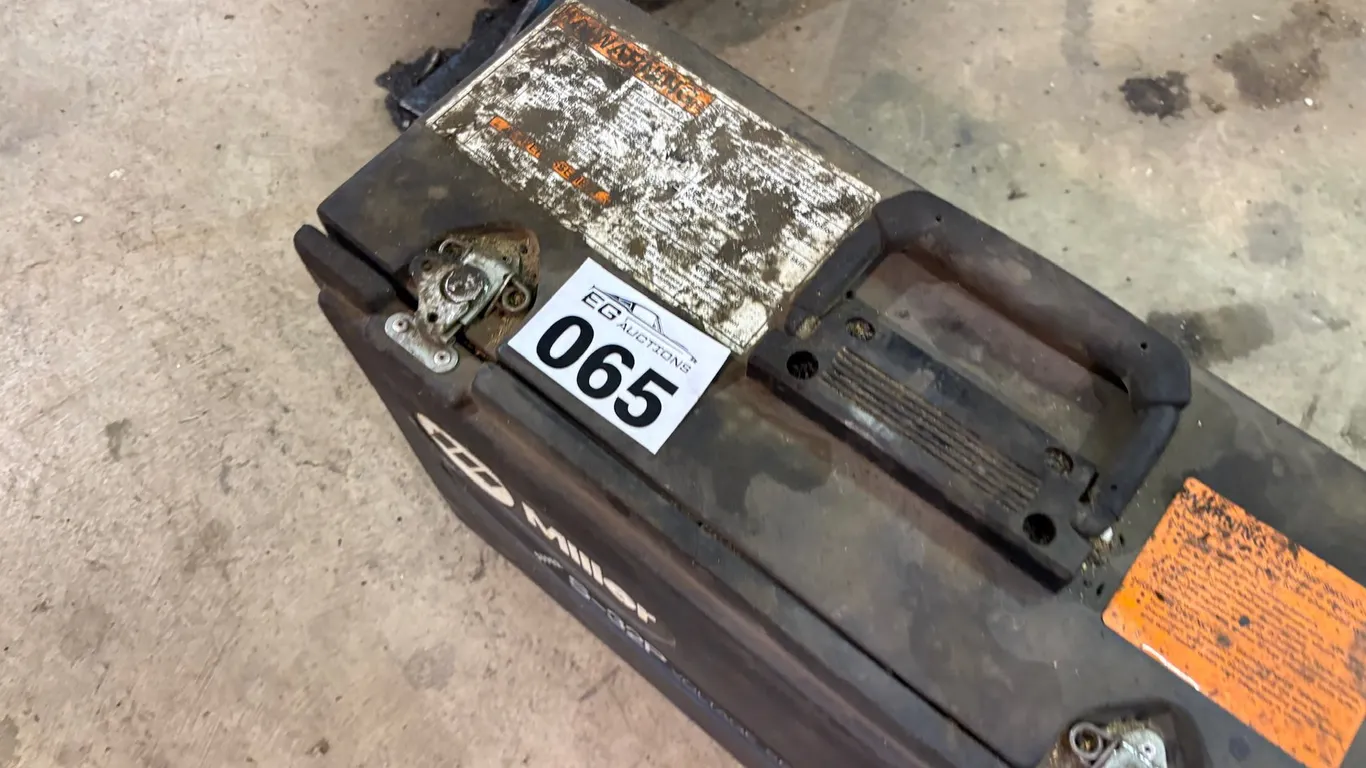 MILLER S-32P VOLTAGE SENSING WIRE FEEDER