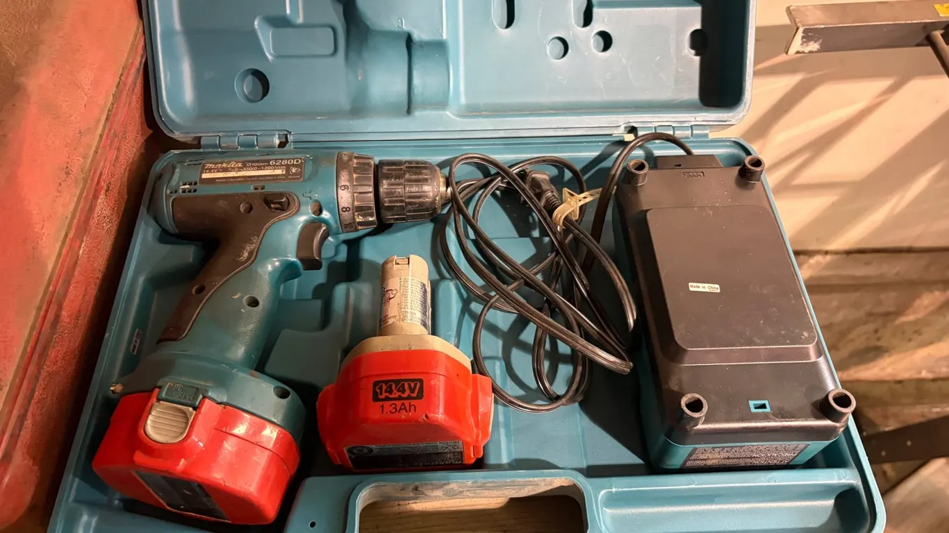 MAKITA CORDLESS DRILL