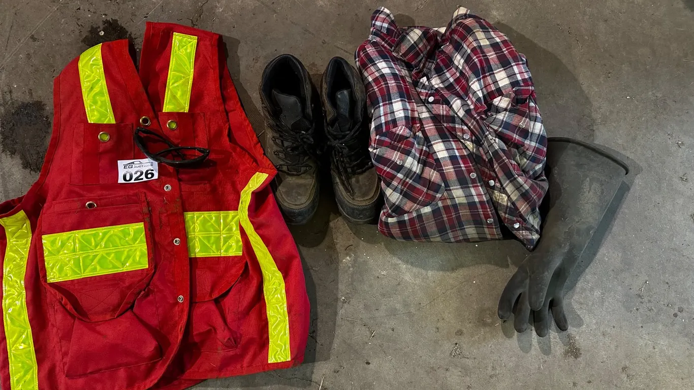 SAFETY VEST, BOOTS, GLOVES AND JACKET