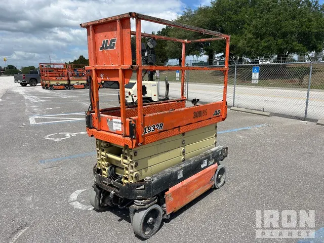 2017 JLG 1932R Electric Scissor Lift