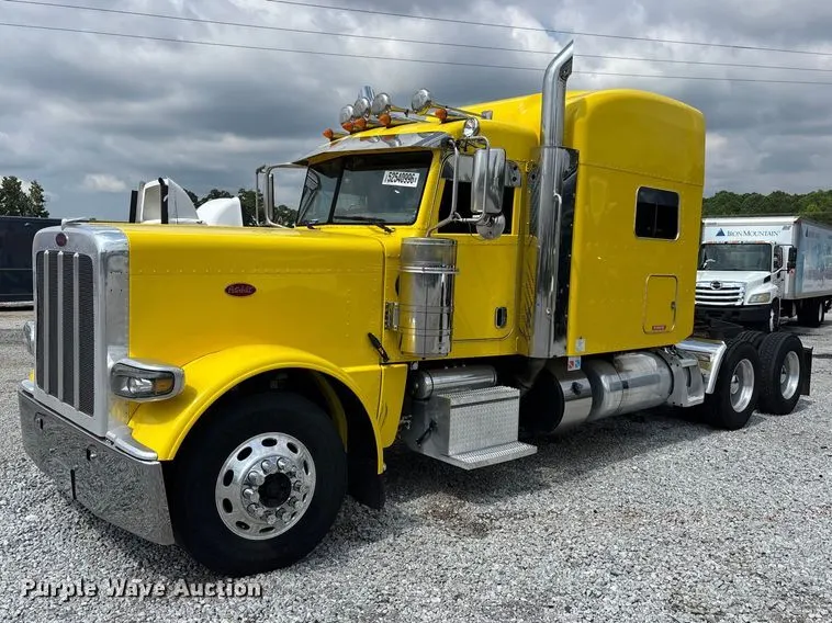 2018 Peterbilt 389 semi truck