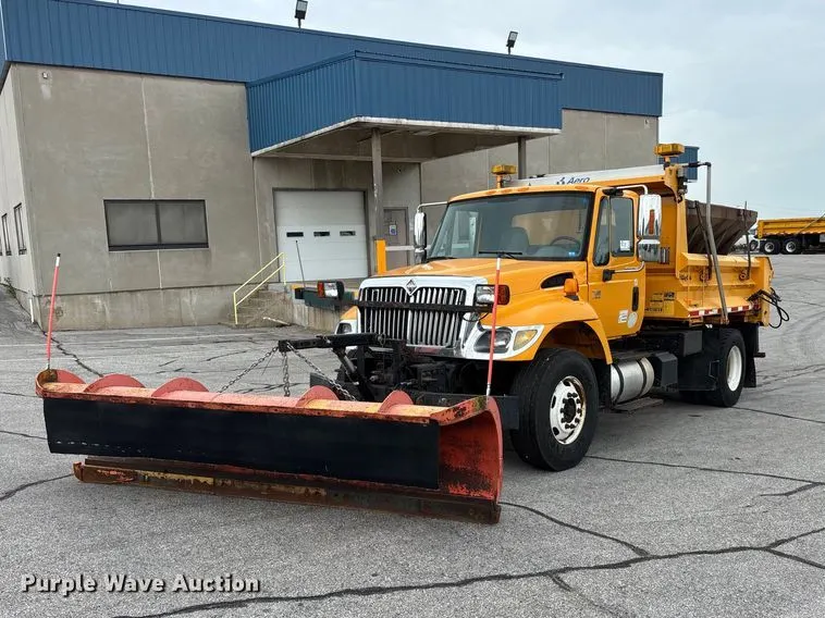 2006 International 7400 dump truck