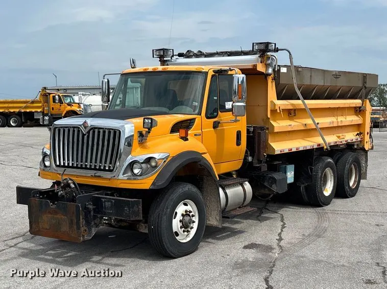 2010 International 7600 dump truck
