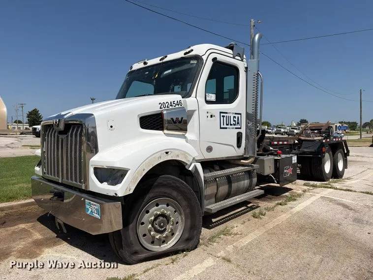 2025 Western Star 47X Chassis roll-off container truck