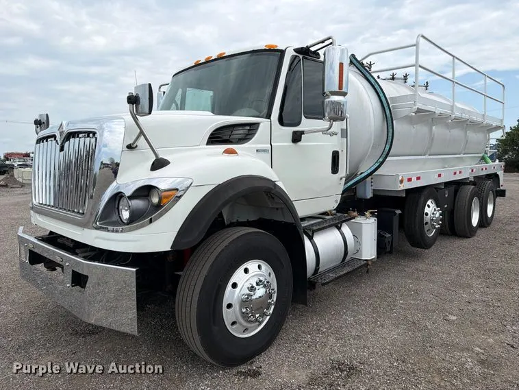 2011 International WorkStar 7600 vacuum truck