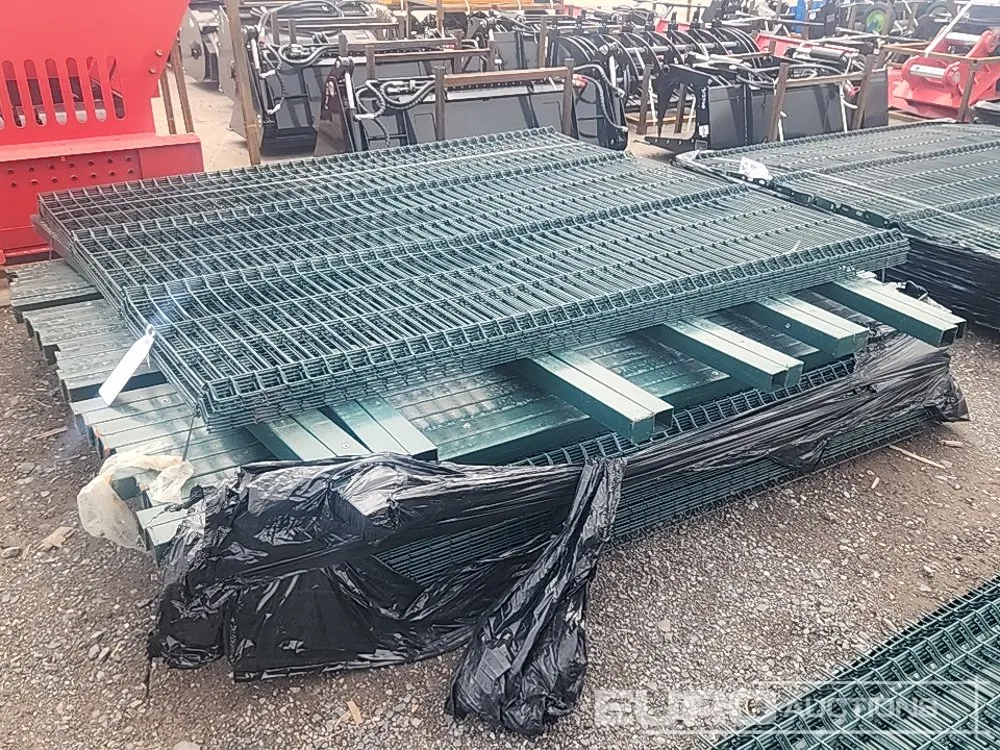 Unused Security Fencing, Fence Panels (40 of), Post (40 of) (Green)