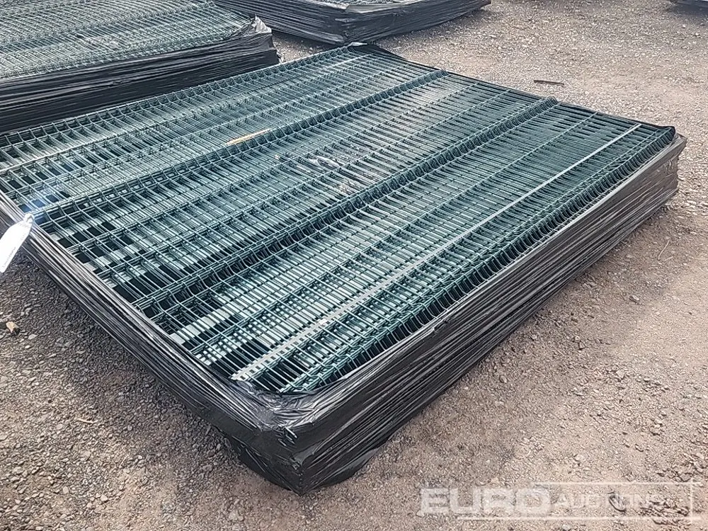 Unused Security Fencing, Fence Panels (25 of), Post (25 of) (Green)