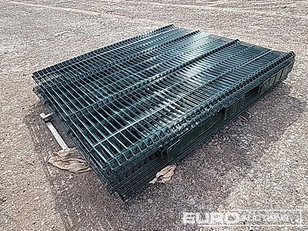 Unused Security Fencing, Fence Panels (25 of), Post (25 of) (Green)