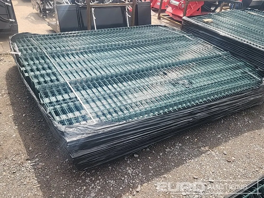 Unused Security Fencing, Fence Panels (25 of), Post (25 of) (Green)