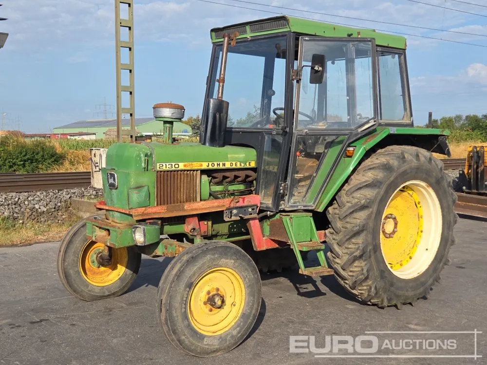 John Deere 2130