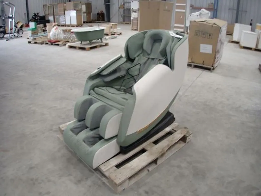 DAMAGED UNUSED Massage Chair