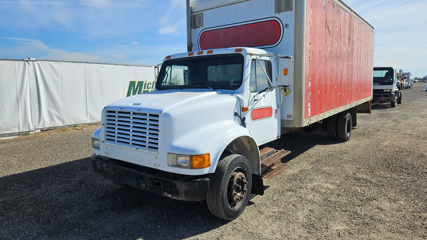 1991 International 4700 S/A Van Body Truck