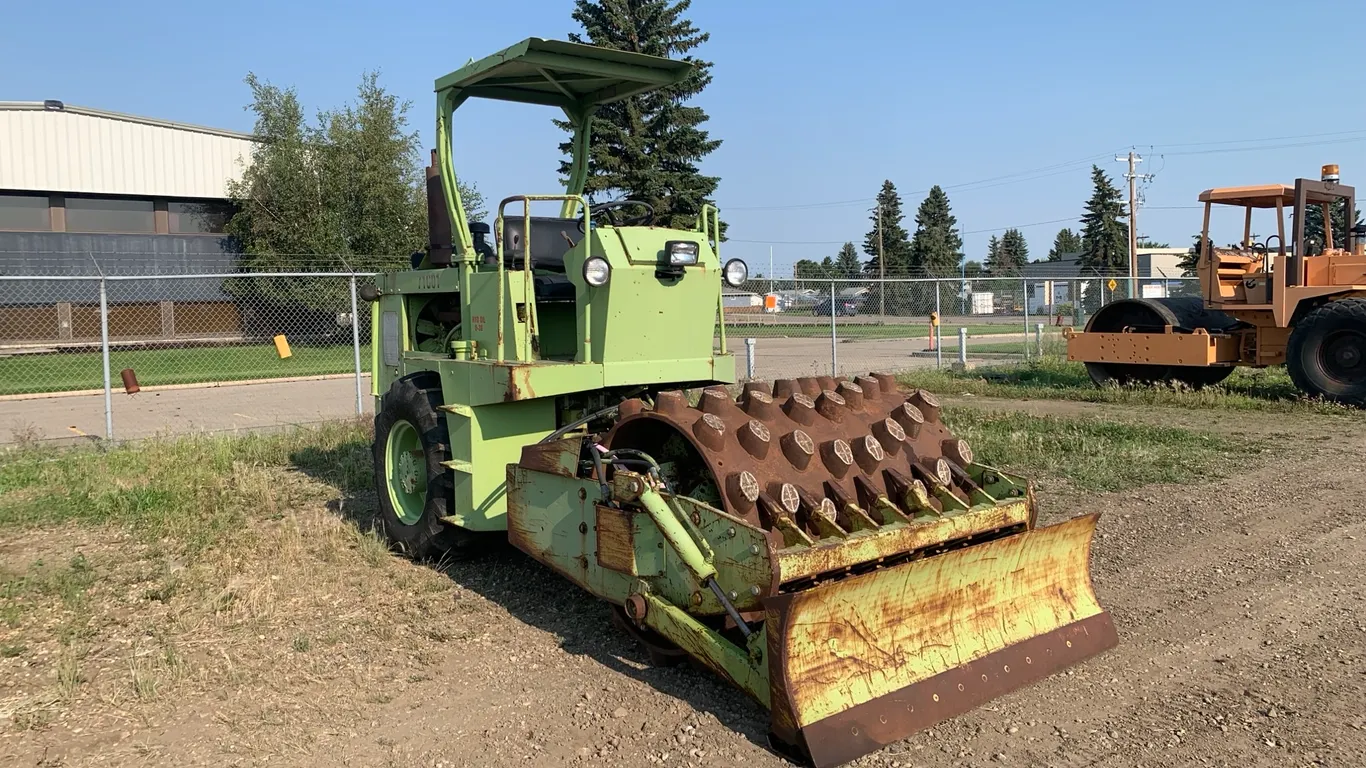 1980 RayGo Rascal Vibratory Padfoot Compactor