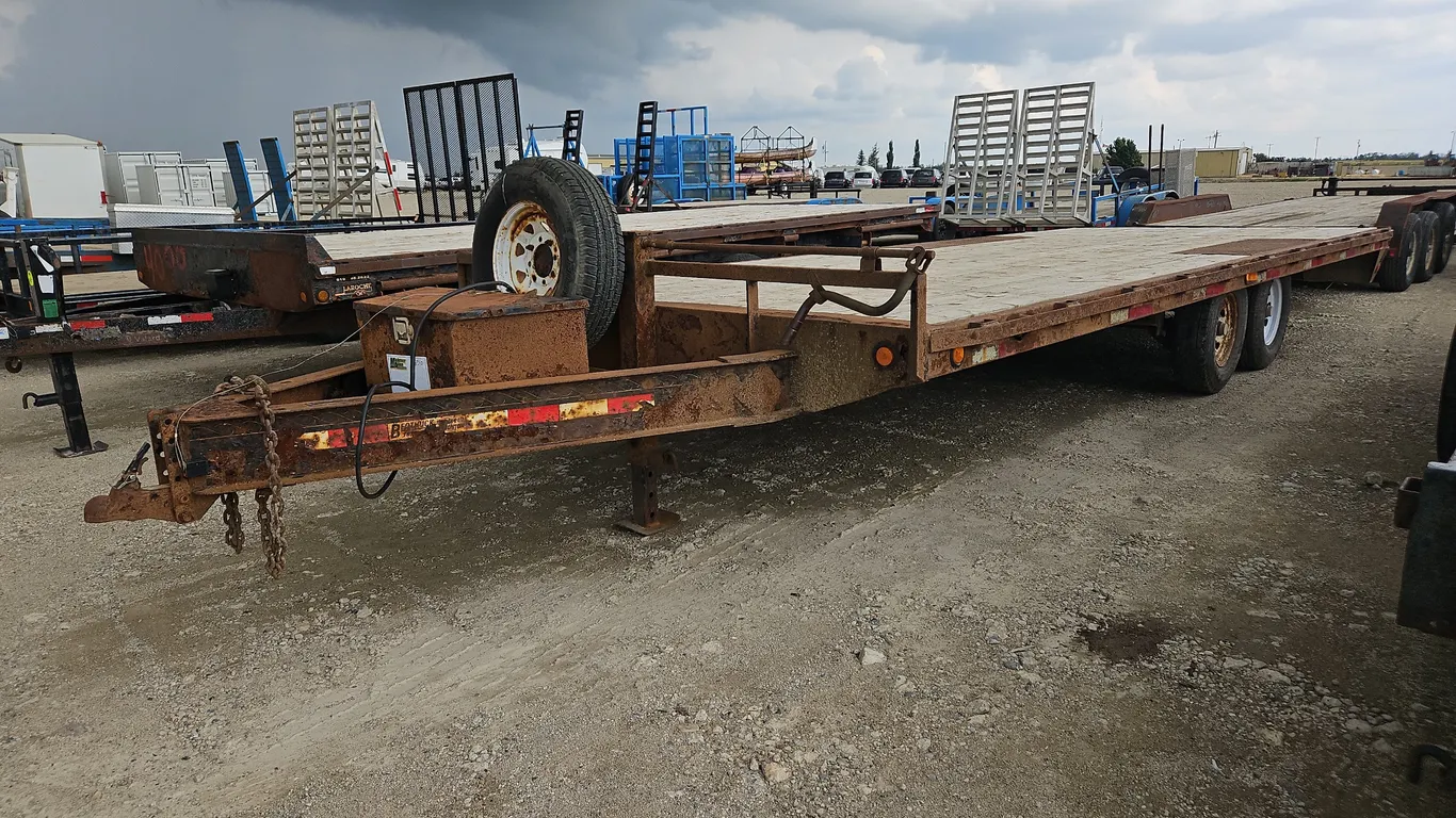 2015 PJ Trailers F8222 T/A 22ft Ball Hitch Equipment Trailer