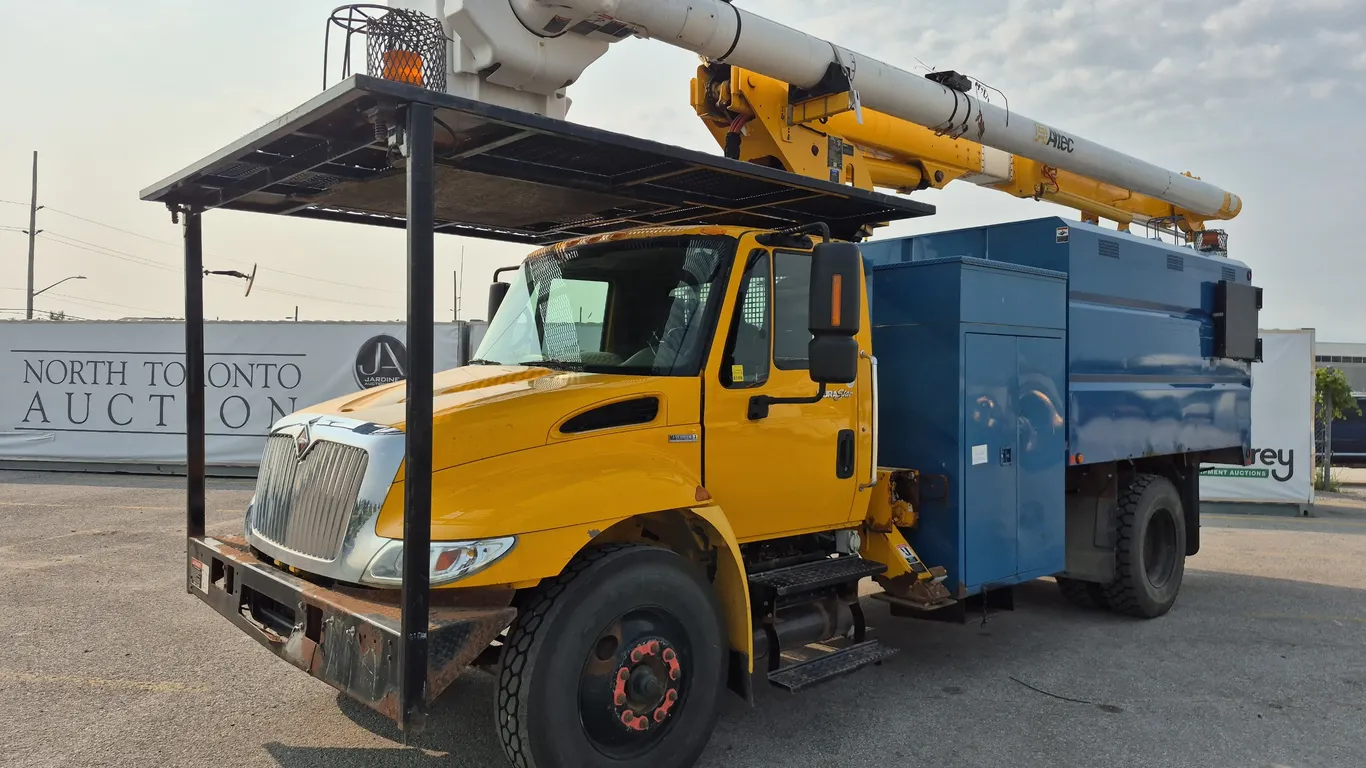2008 International DuraStar 4300 S/A Bucket Truck