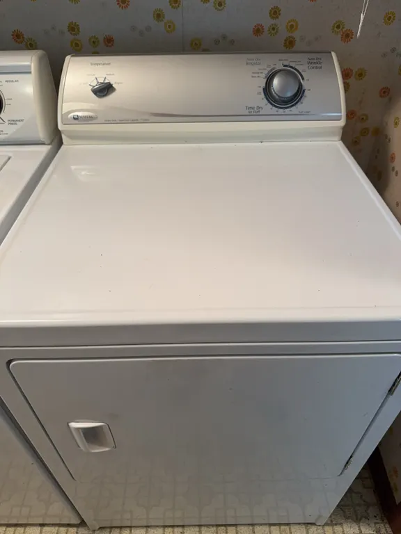 Maytag Heavy Duty SuperSize Capacity Electric Clothes Dryer MDE2706AYW