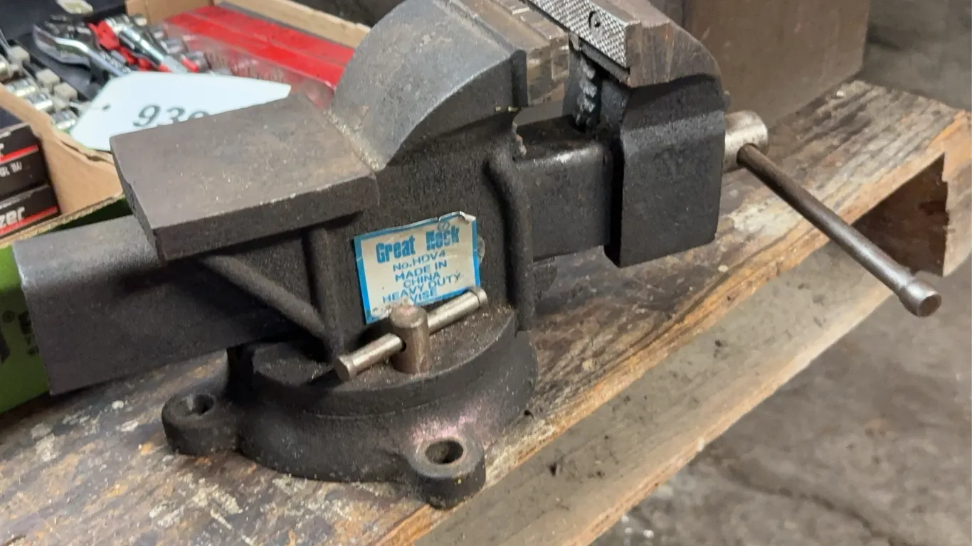 Great Neck Heavy Duty Bench Vise Model No HDV4 Swivel Base