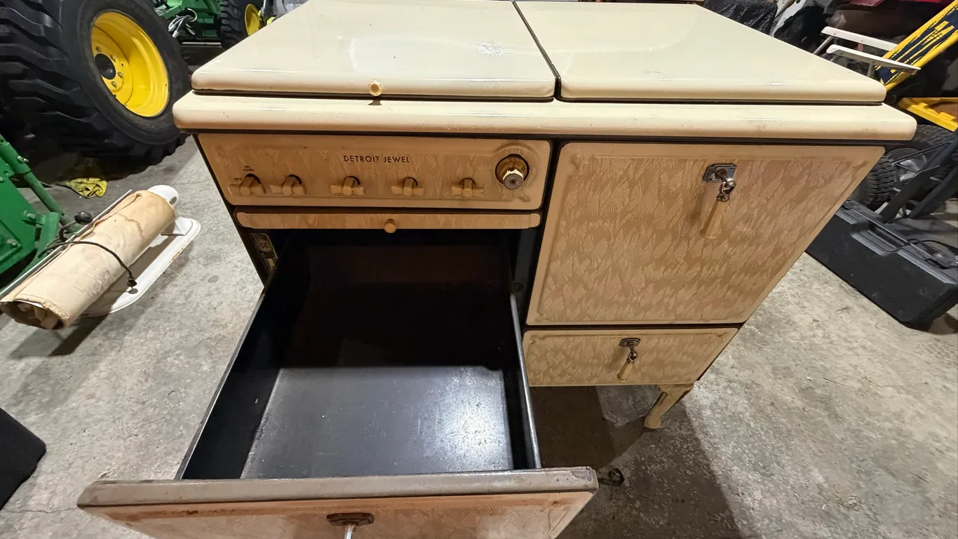 Antique Detroit Jewel Porcelain Enamel Gas Range Stove