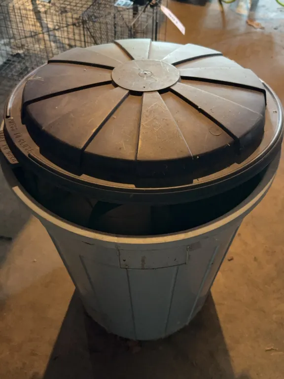 Utility Trash Can Lot With EarthWay Spreader And Accessories