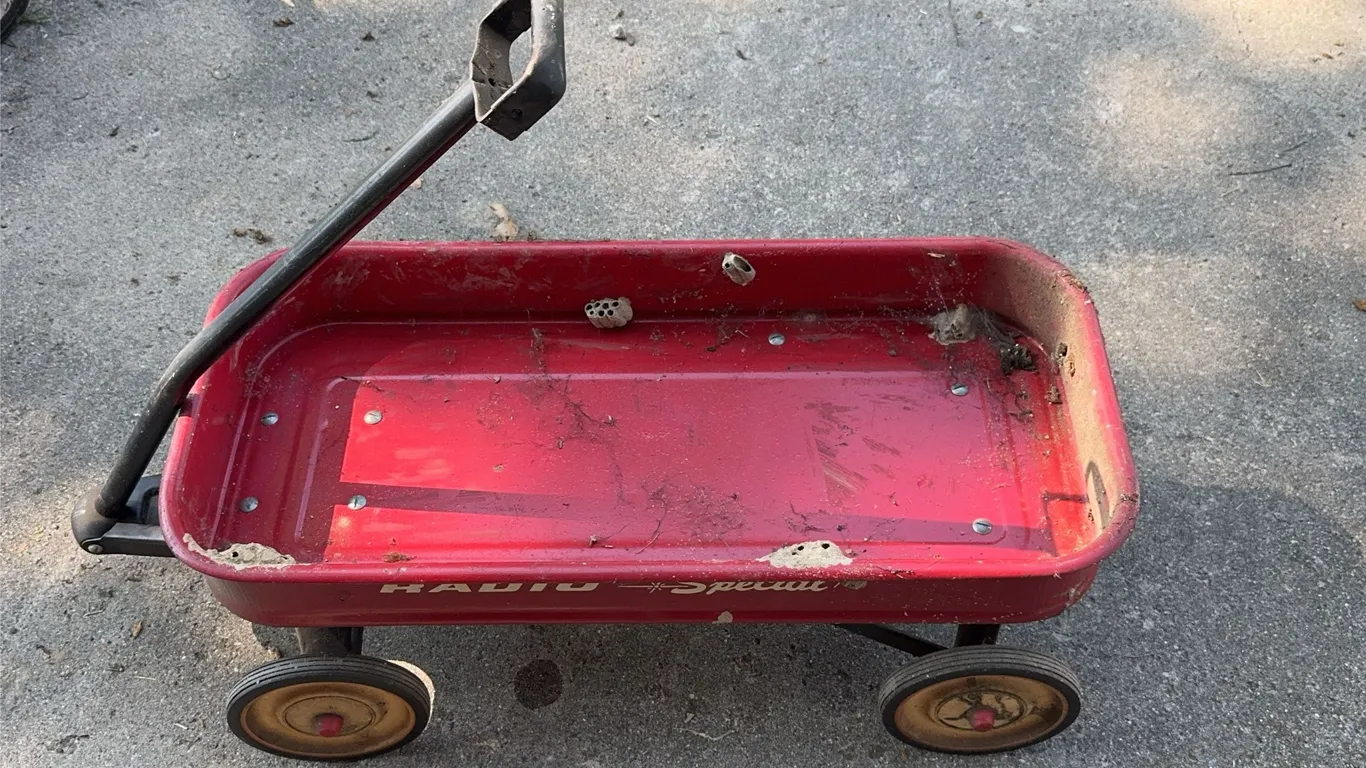 Classic Radio Special Red Steel Metal Childrens Pull Wagon