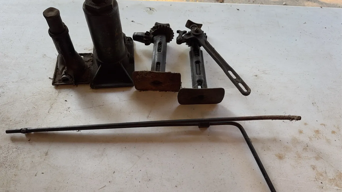 Classic Automotive Jacks Assortment with Crank Handle Tool Set