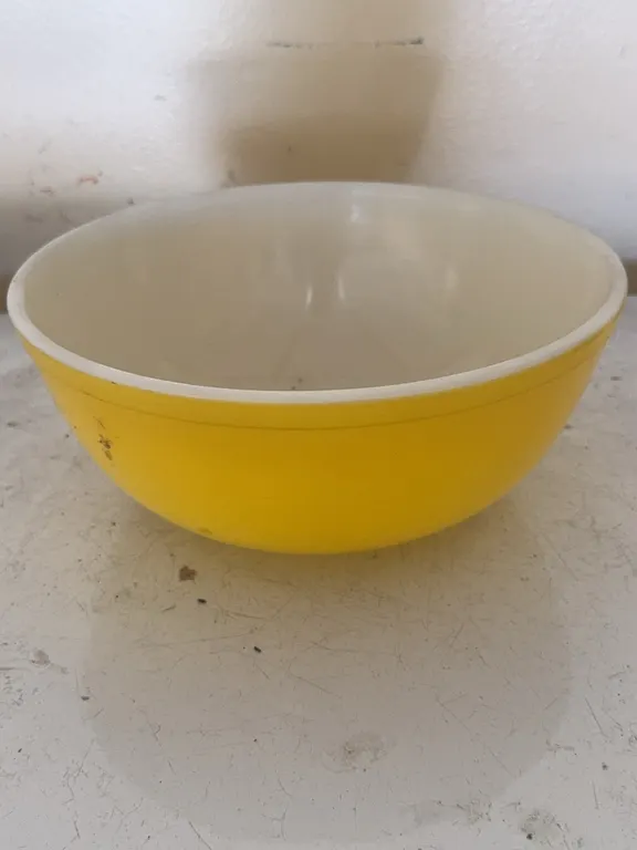 Pyrex Primary Colors Yellow 4 Quart Nesting Mixing Bowl 404