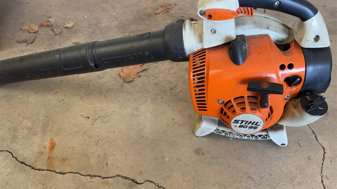 STIHL BG 86 Handheld Gas Powered Leaf Blower 27cc Engine