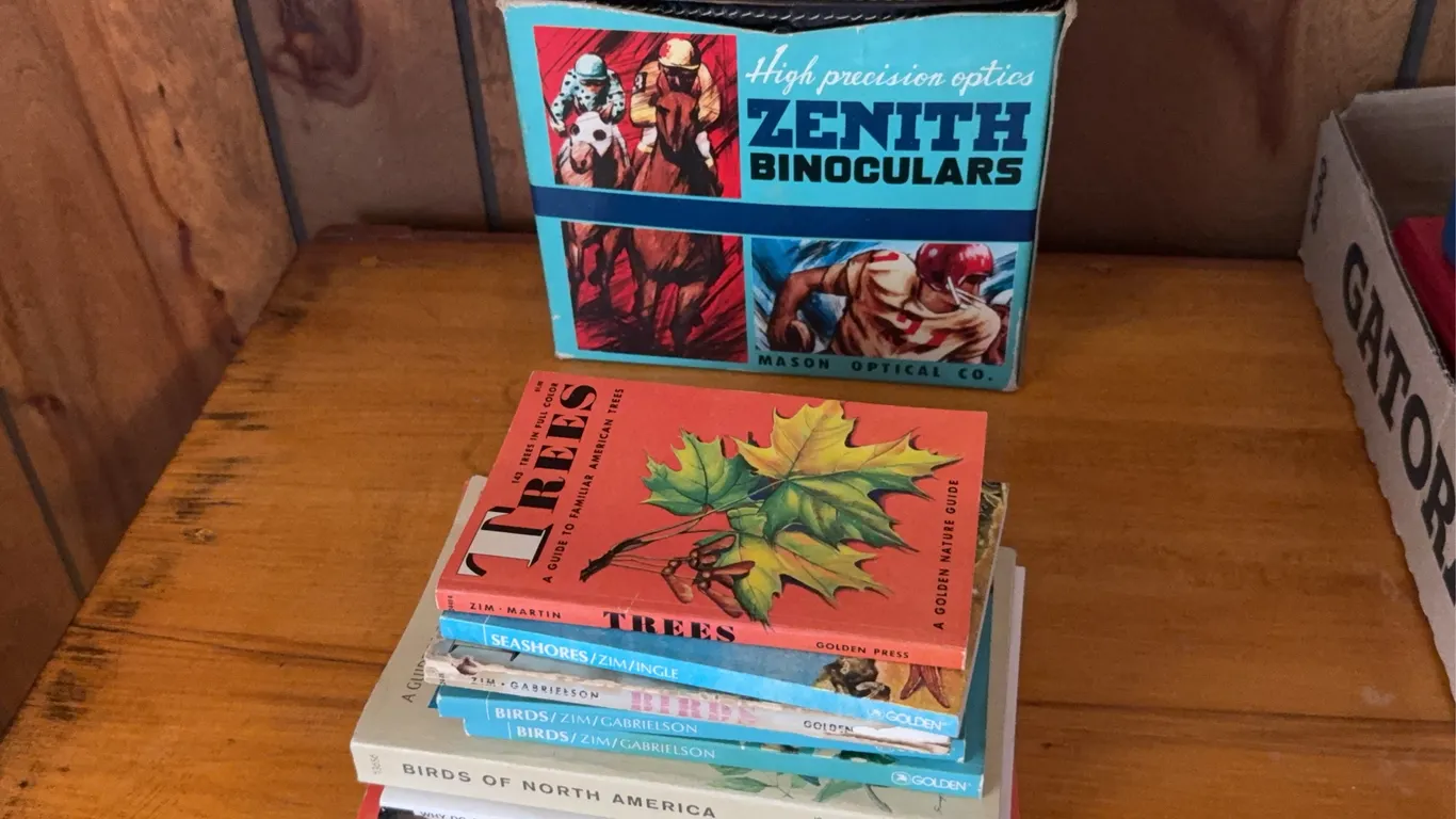Zenith Binoculars in Box with Golden Nature Field Guides Lot