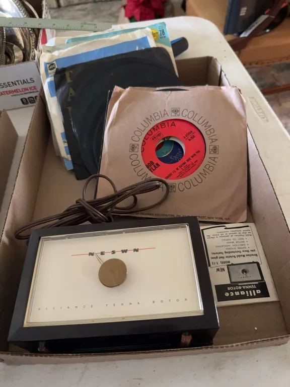 Alliance Tenna-Rotor Model T-12 Control Box and 45 RPM Vinyl Record Lot