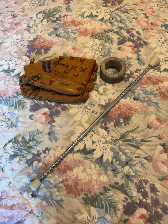 Spalding Leather Baseball Glove Hicksville Little League Weight Twirling Baton