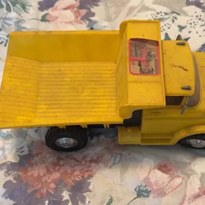 Daisy-Matic D-0062 Plastic Dump Truck and John Deere Toy Trailer