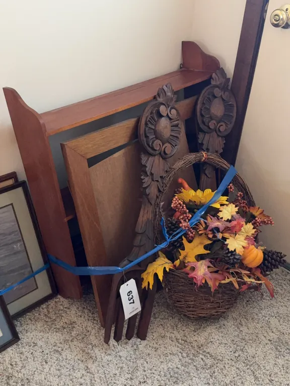 Carved Wooden Wall Decor Hanging Shelf Autumn Wreath Picture Frame
