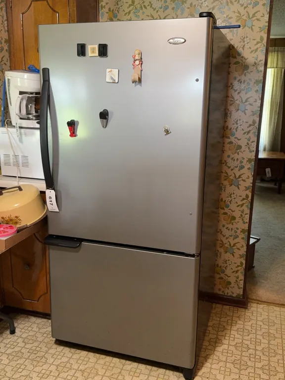 Whirlpool Model EB2SHKXVD02 Refrigerator Freezer Unit 115V 60Hz