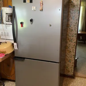 Whirlpool Model EB2SHKXVD02 Refrigerator Freezer Unit 115V 60Hz