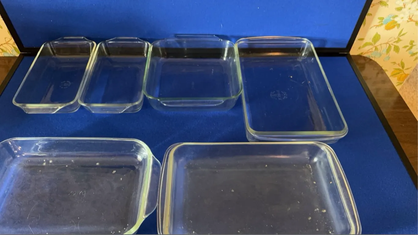 Assorted Clear Glass Pyrex Baking Dishes and Casa Blanca Ceramic Bakeware