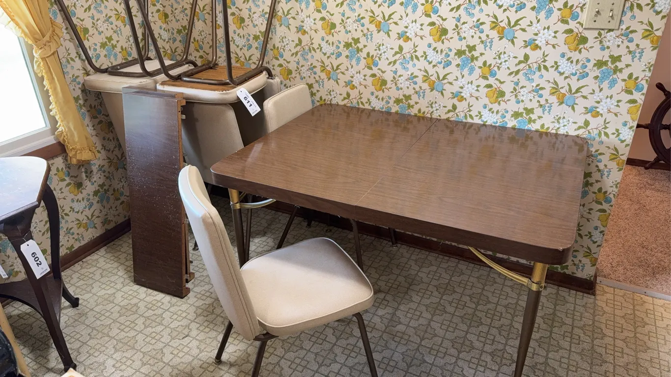 Mid Century Modern Extension Dining Table with Six Upholstered Chairs