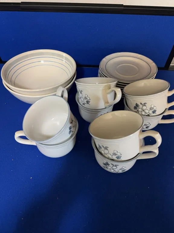 The Covington Edition Japanese Stoneware Tableware Service Set