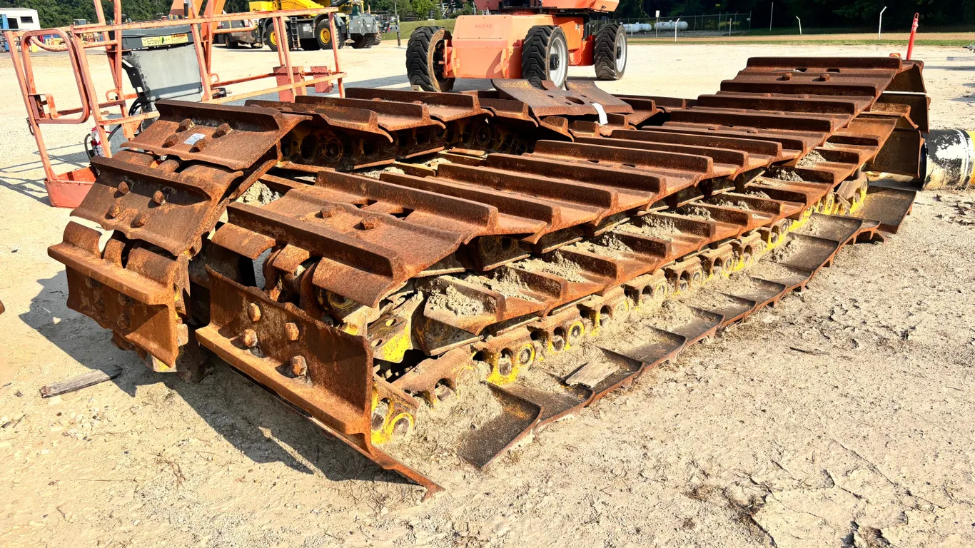 CAT 30 3/4 INCH TRACKS TO FIT D10T