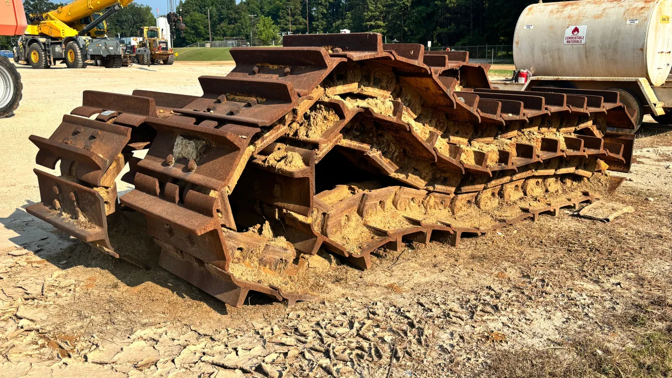 CAT 28 INCH TRACKS TO FIT D10T